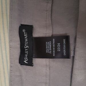 Ashley Stewart grey stretch pants size 22/24 no tears or wear.